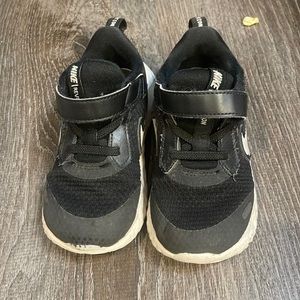 Boys nikes euc